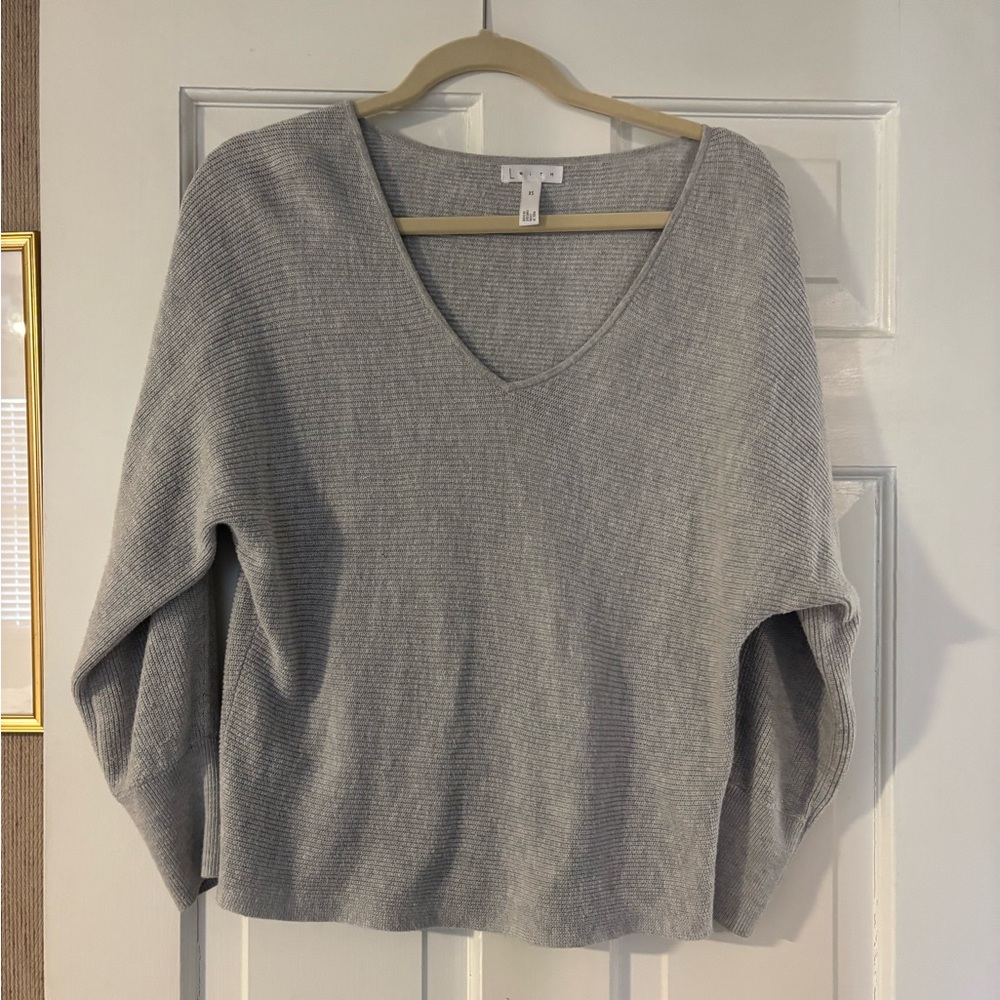 Leith Light Gray V-Neck Sweater